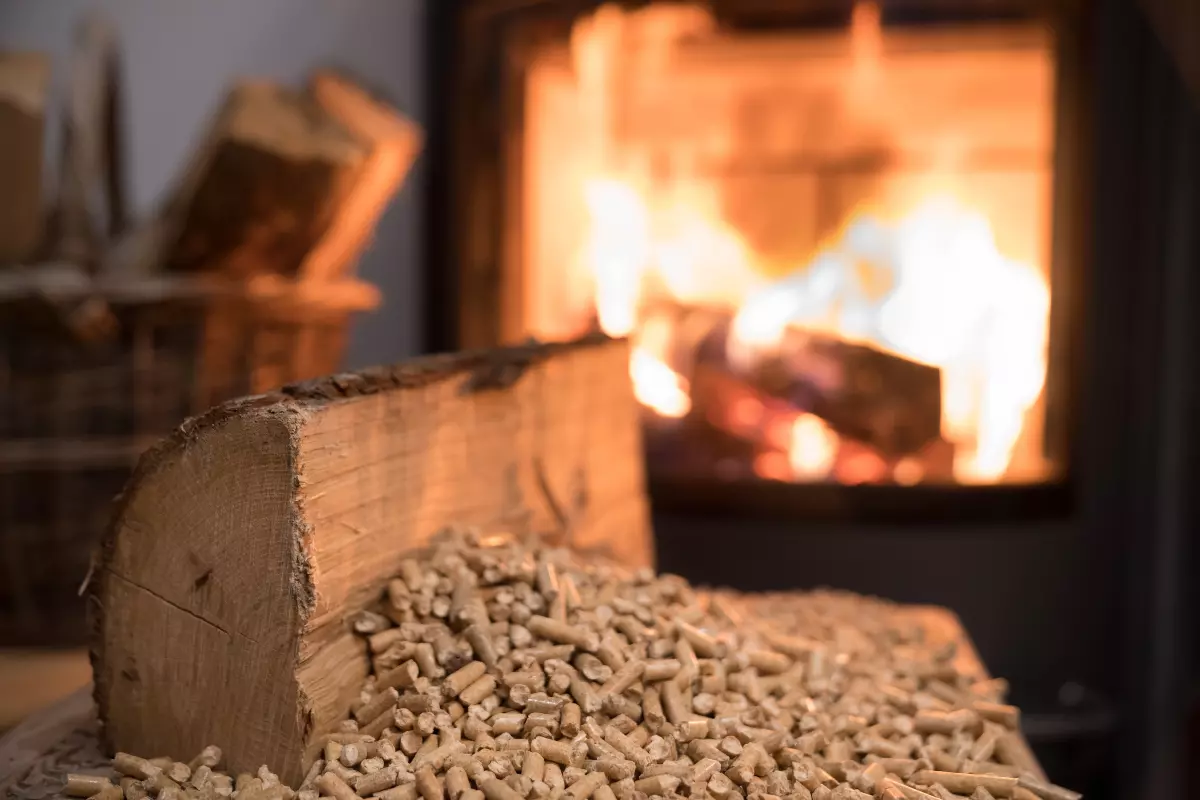 Pellets de bois : comment choisir le parfait granulé pour poêle et chaudière